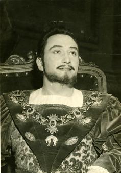 Picture of Robert Gouttebroze as the Duke in Rigoletto, Paris Opéra