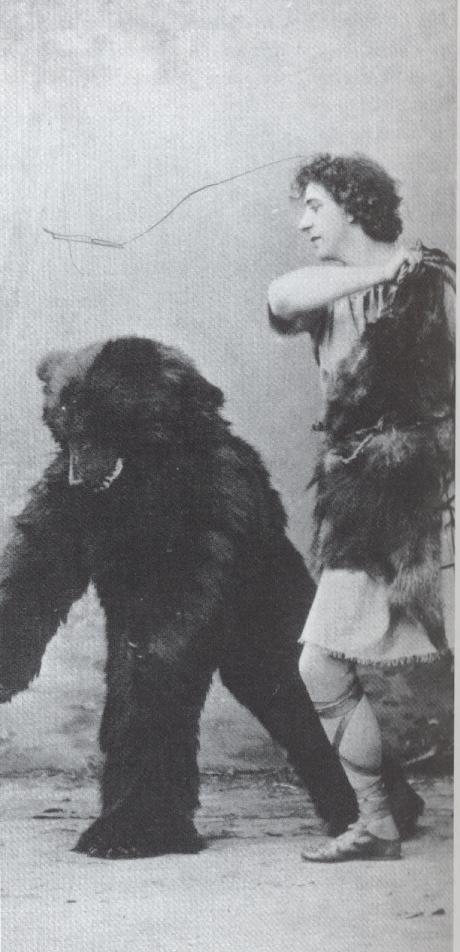 Picture of Alois Burgstaller with the bear in Siegfried